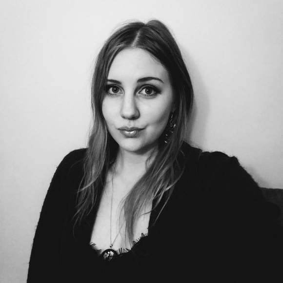 Meet your Posher, Danielle - Picture 1 of 1